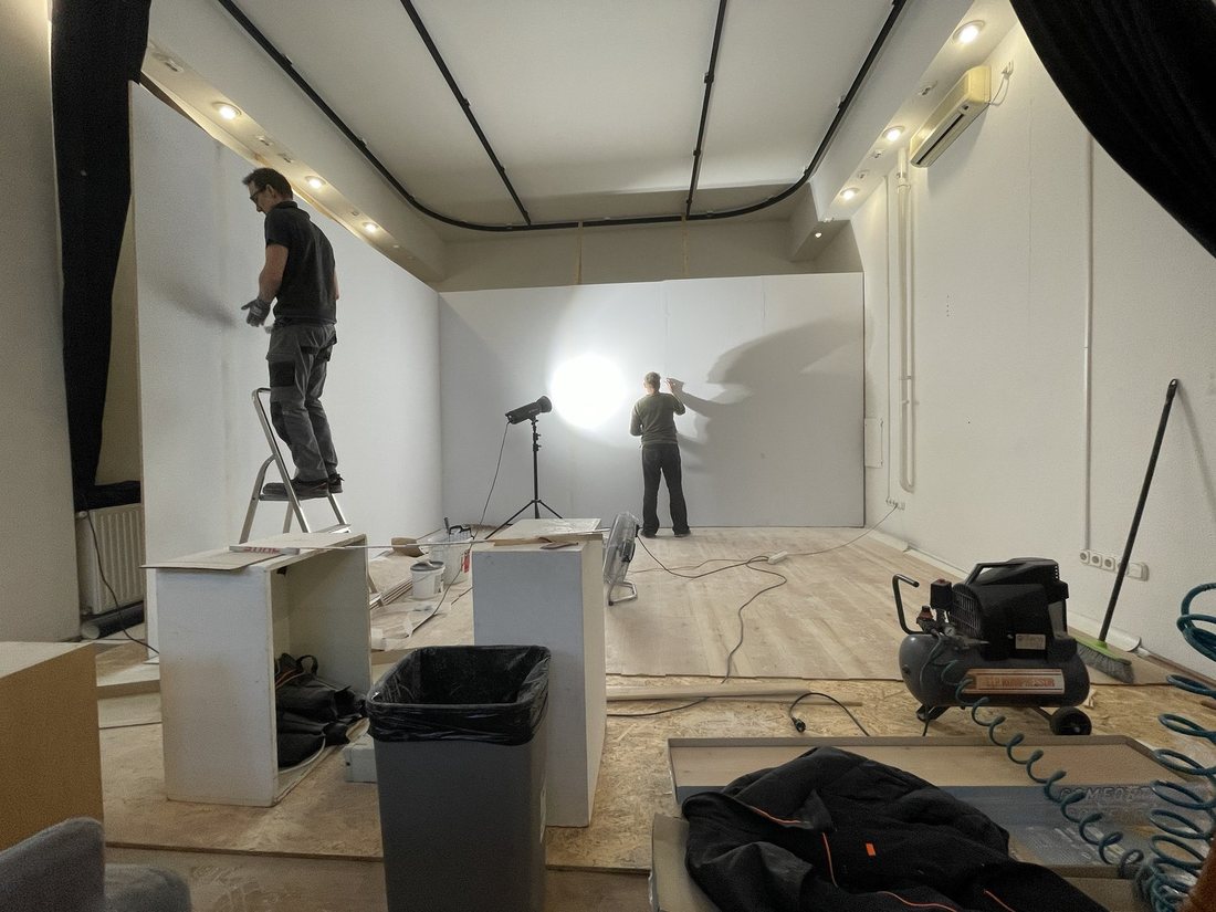 Flats going up on a bare studio floor