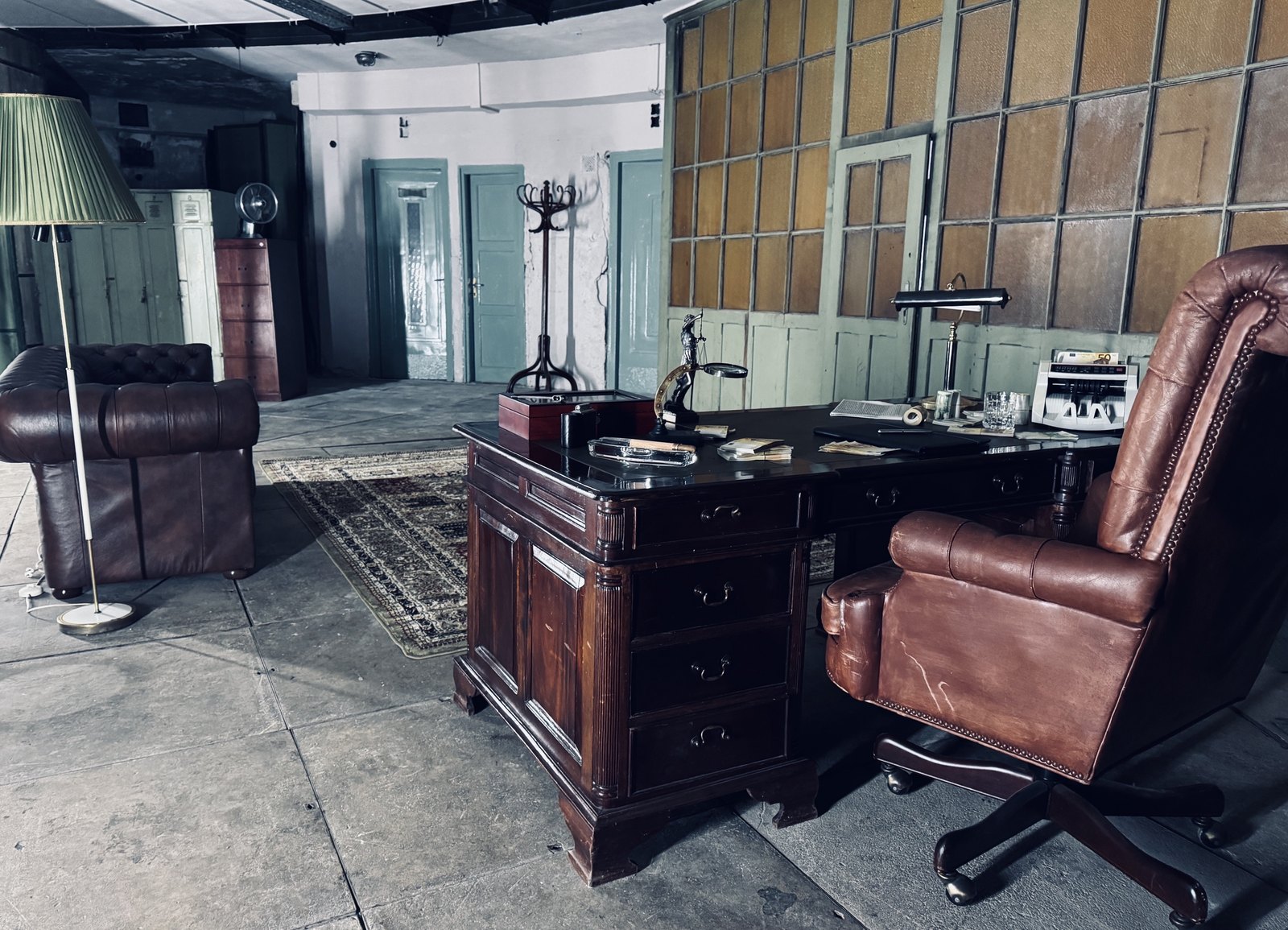Panelled office set, wide